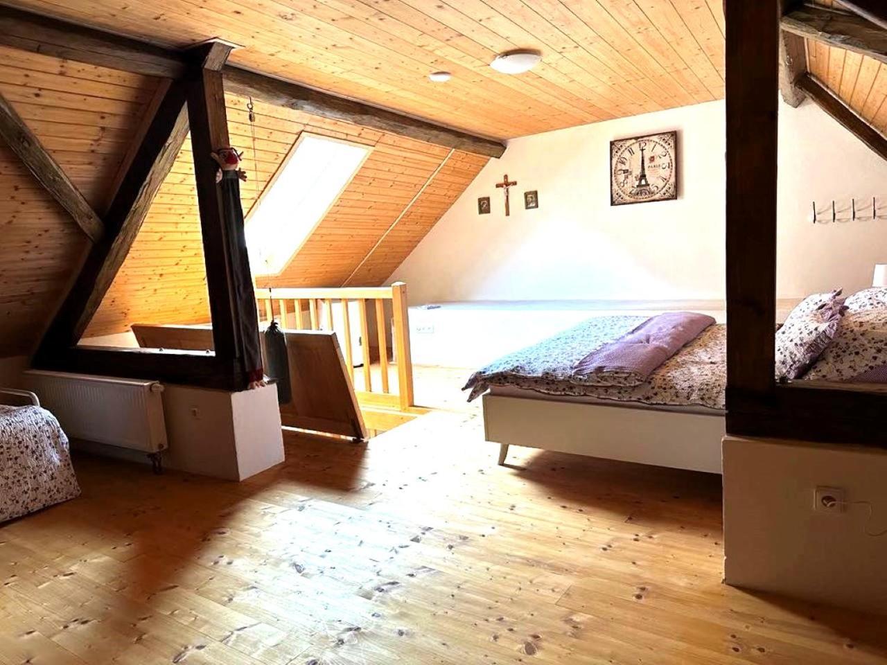 Penzion A Hospoda Na Statku Hluboka nad Vltavou Ngoại thất bức ảnh