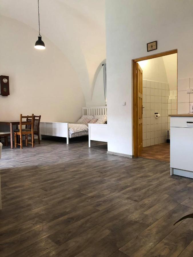 Penzion A Hospoda Na Statku Hluboka nad Vltavou Ngoại thất bức ảnh